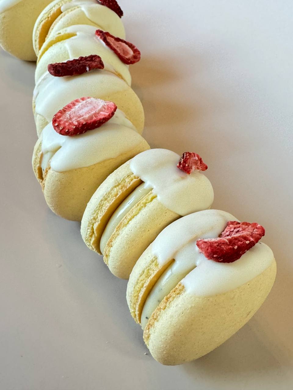 Lemon Pie Macarons